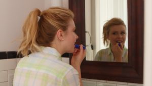 DIY make your own lip gloss