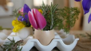 vases eggshells craft project